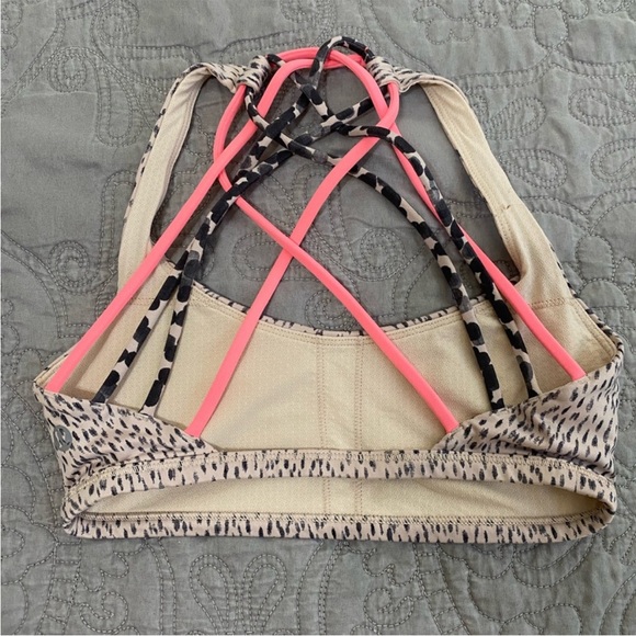 Lululemon Free To Be *Wild size 2 NWOT - Picture 3 of 4